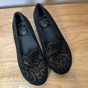 Dansko Olivia Black + Bronze Snakeprint Leather Flats Loafers Clogs 38/ 7.5-8